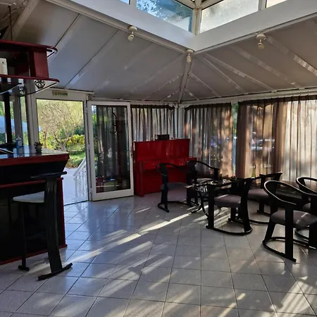 Athina Hotel Asproválta